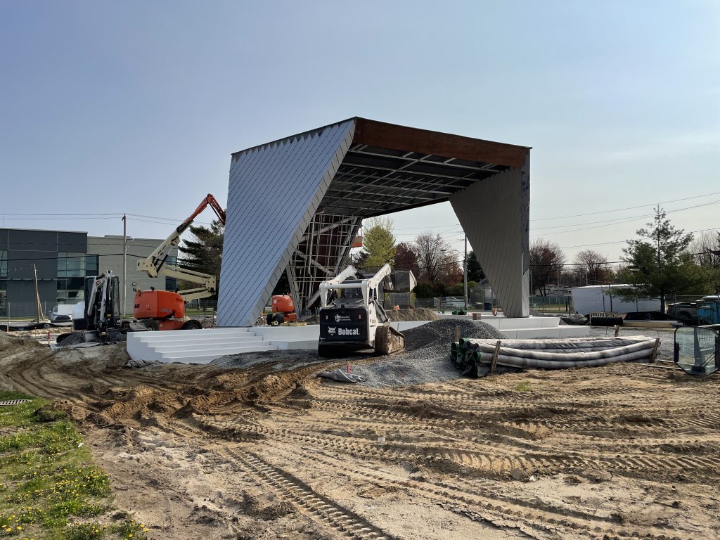 La scène extérieure du Parc Philippe-Villeneuve en chantier!